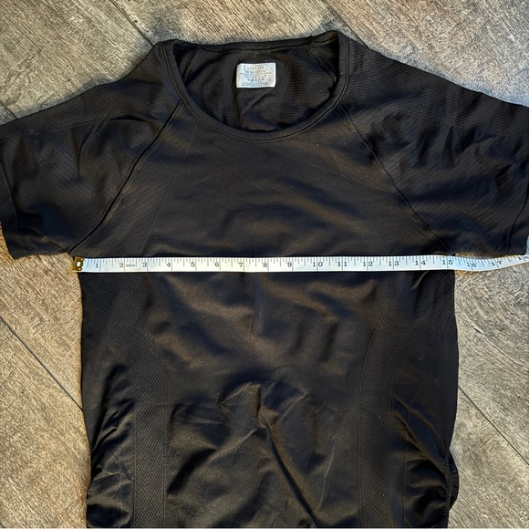 Athleta Finish Fast Seamless Short Sleeve Ruched Tee Black size Large - Picture 5 of 7